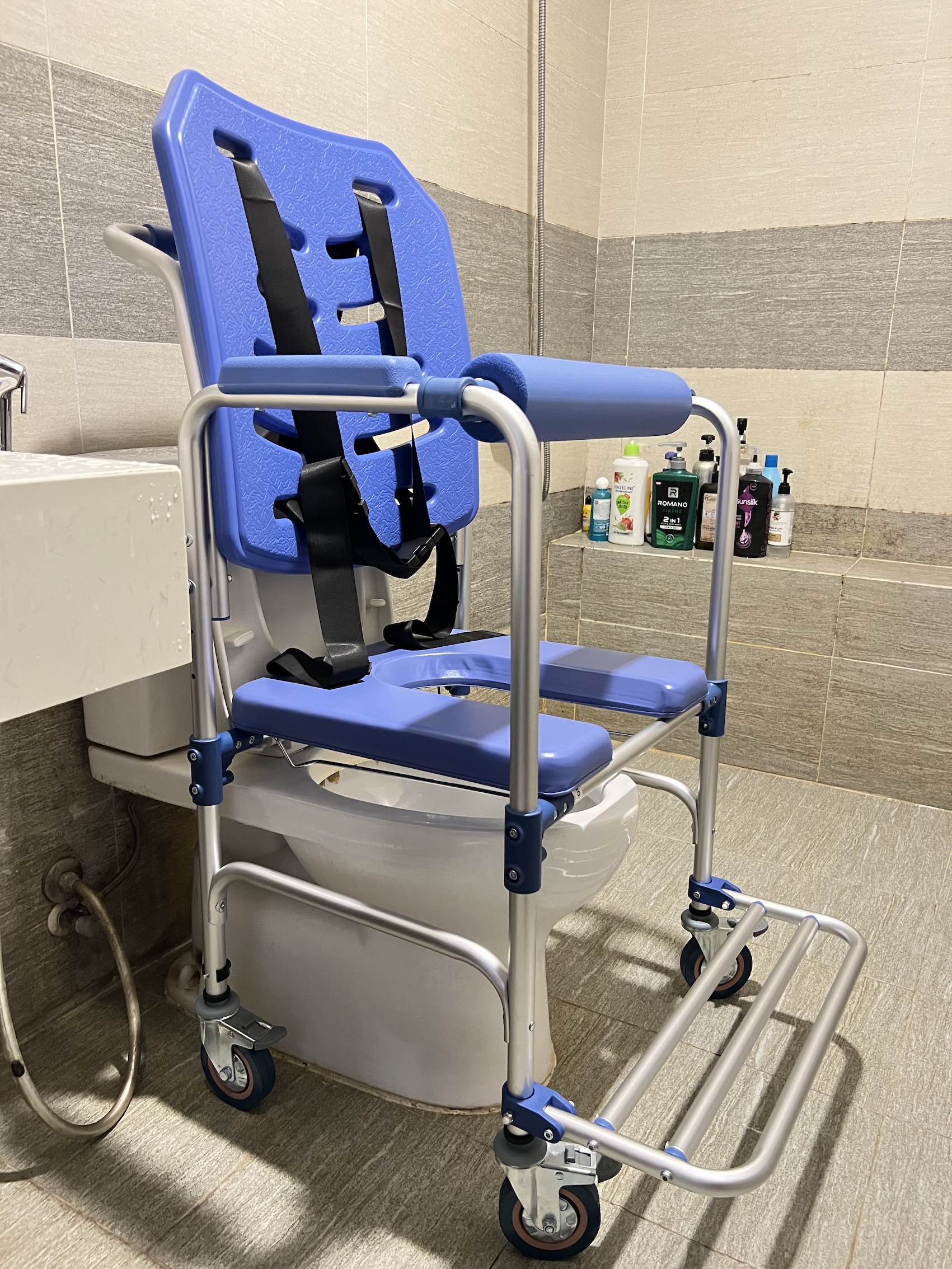 ghế-bô-xe-lăn-ghế-tắm-gbm-015-161