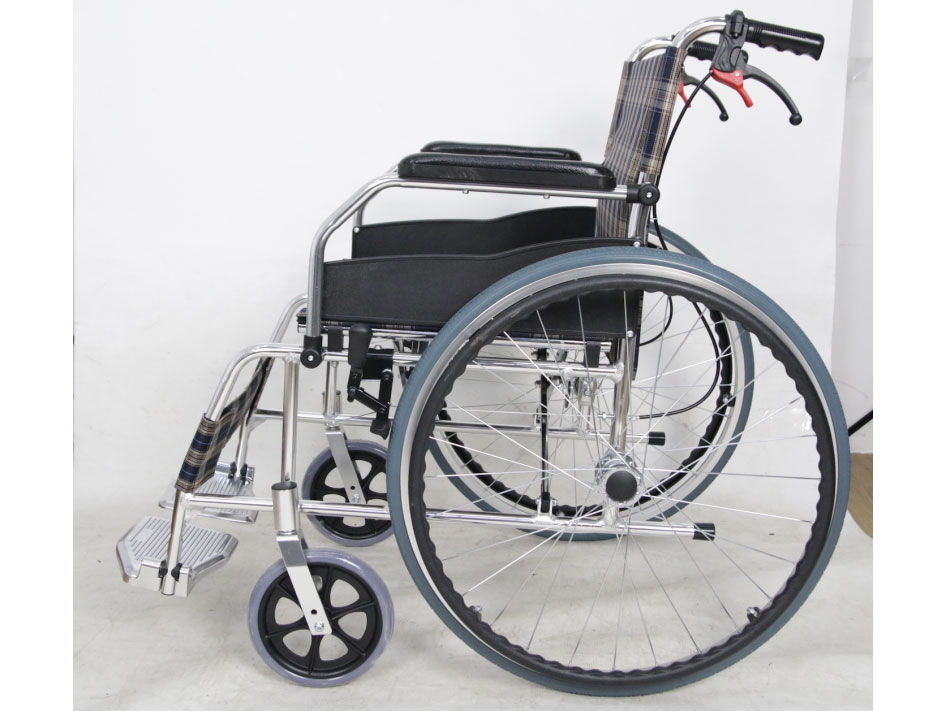 Xe lăn Gia Bảo Minh chịu lực tới 120kg Xe lăn Gia Bảo Minh