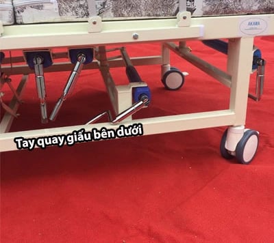 Giường y tế có tay quay dấu bên dưới Giường y tế